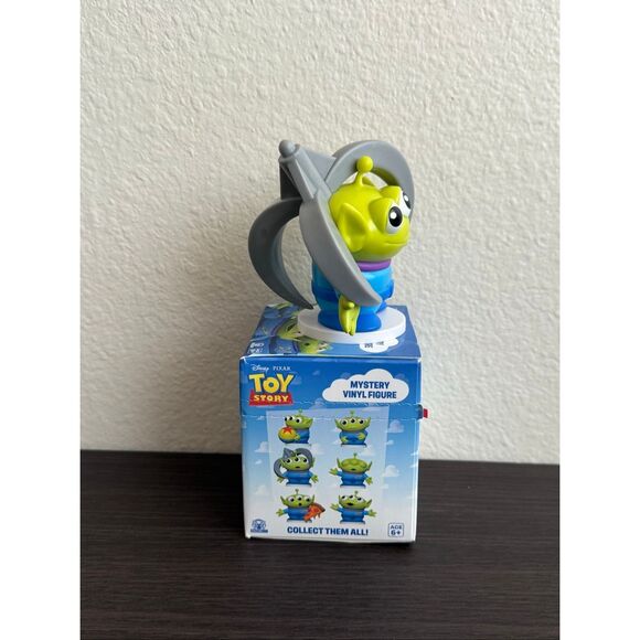 Disney Pixar Toy Story Alien Mystery Vinyl Figure - Claw Machine - Picture 2 of 5
